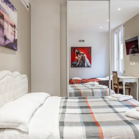 De'giudei, By Short Holidays