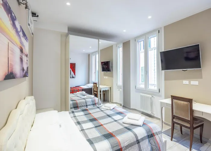 De'giudei, By Short Holidays *