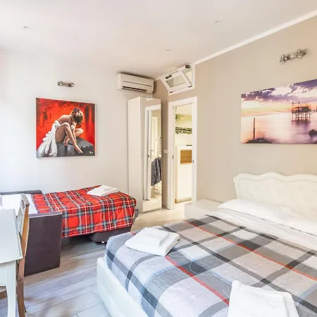 De'giudei, By Short Holidays *