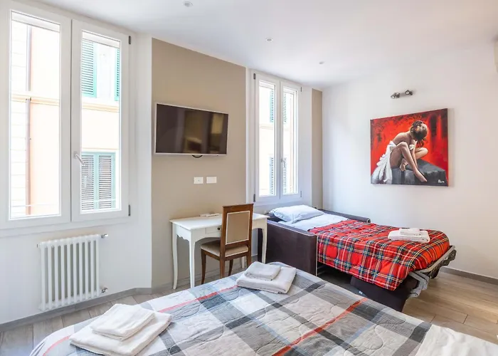 De'giudei, By Short Holidays