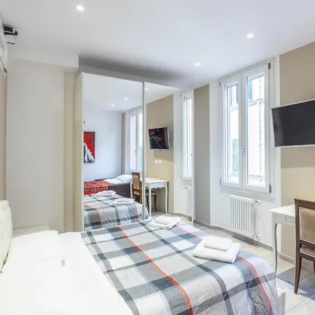 De'giudei, By Short Holidays *