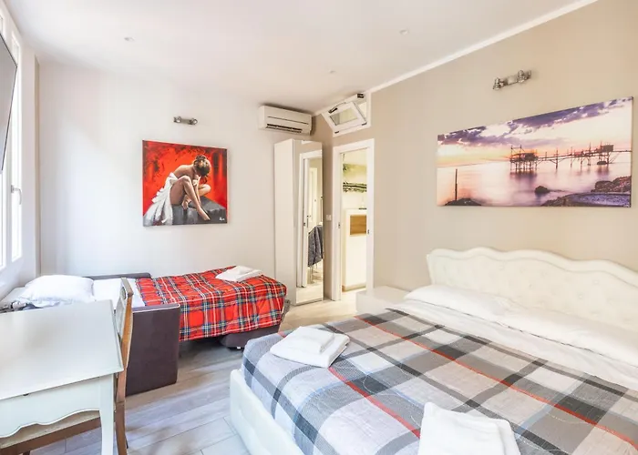 De'giudei, By Short Holidays *