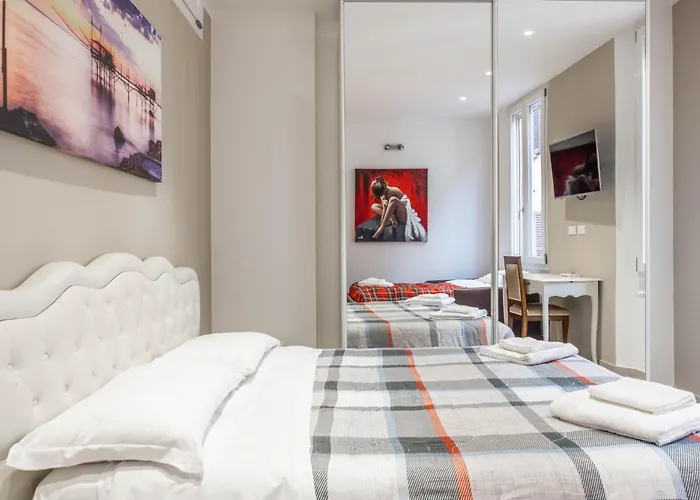 De'giudei, By Short Holidays